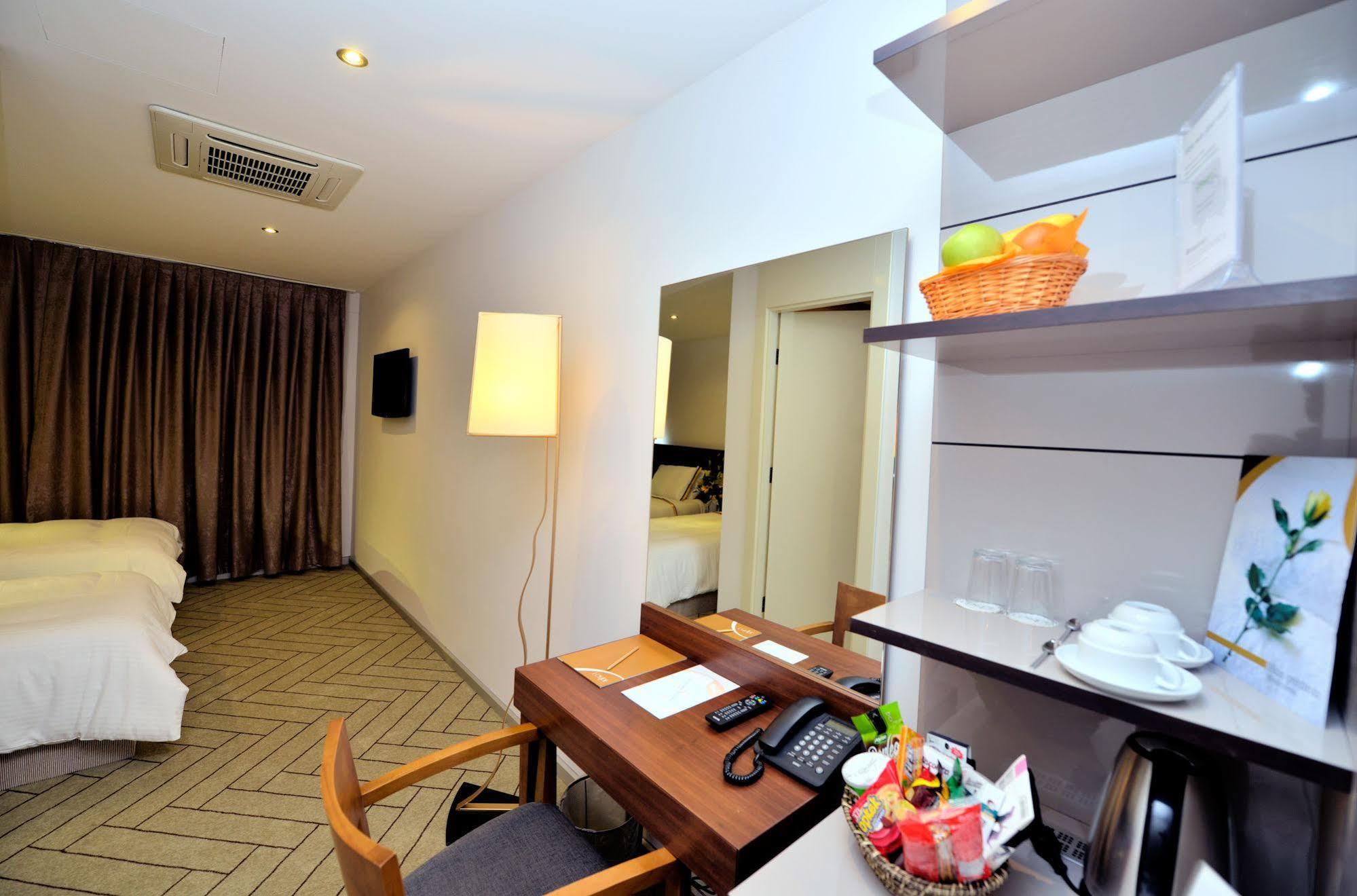 Upsuites Hotel Istanbul Exterior foto